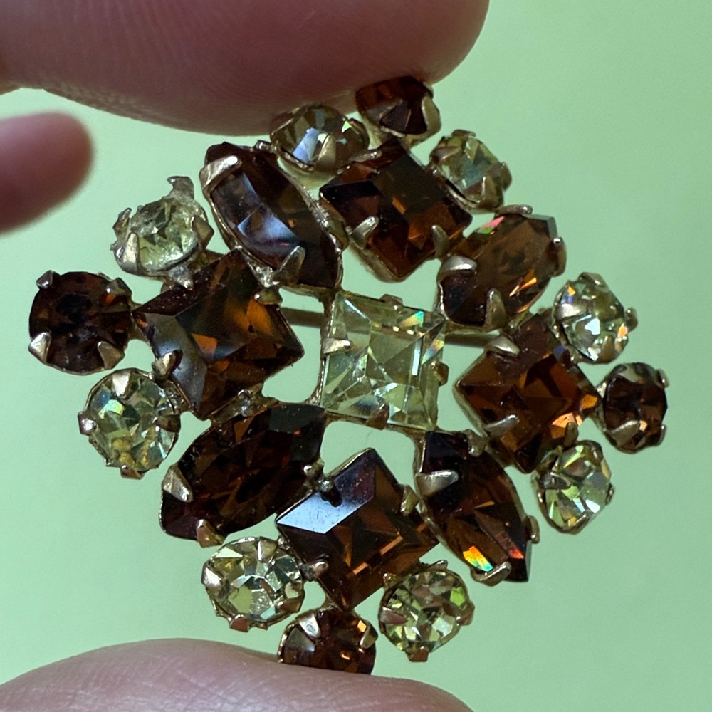 Beautiful Vintage Gold and Brown Crystal Brooch